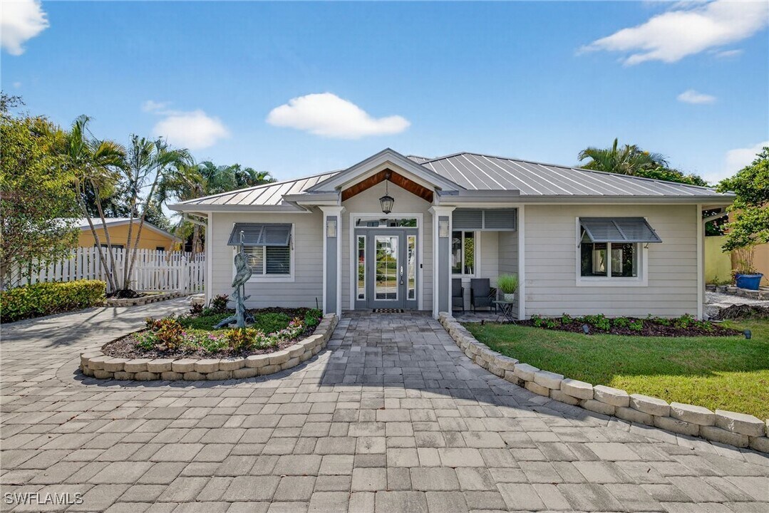 740 5th Ave N in Naples, FL - Building Photo