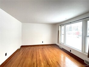 121 Wadsworth Rd in North Syracuse, NY - Building Photo - Building Photo