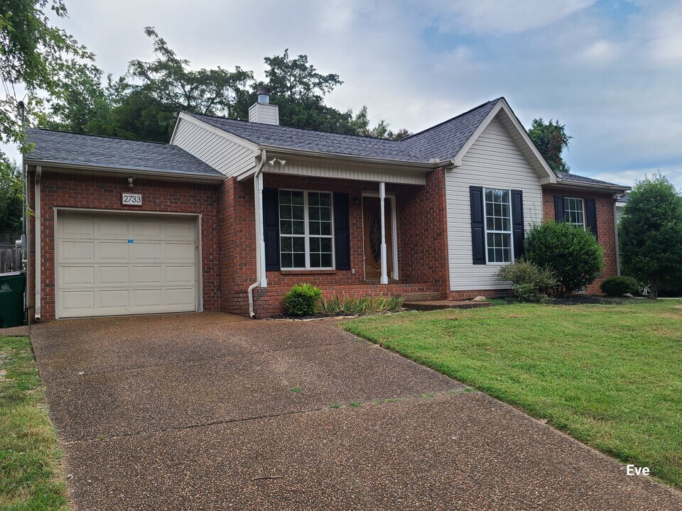 2733 Airwood Dr in Nashville, TN - Building Photo
