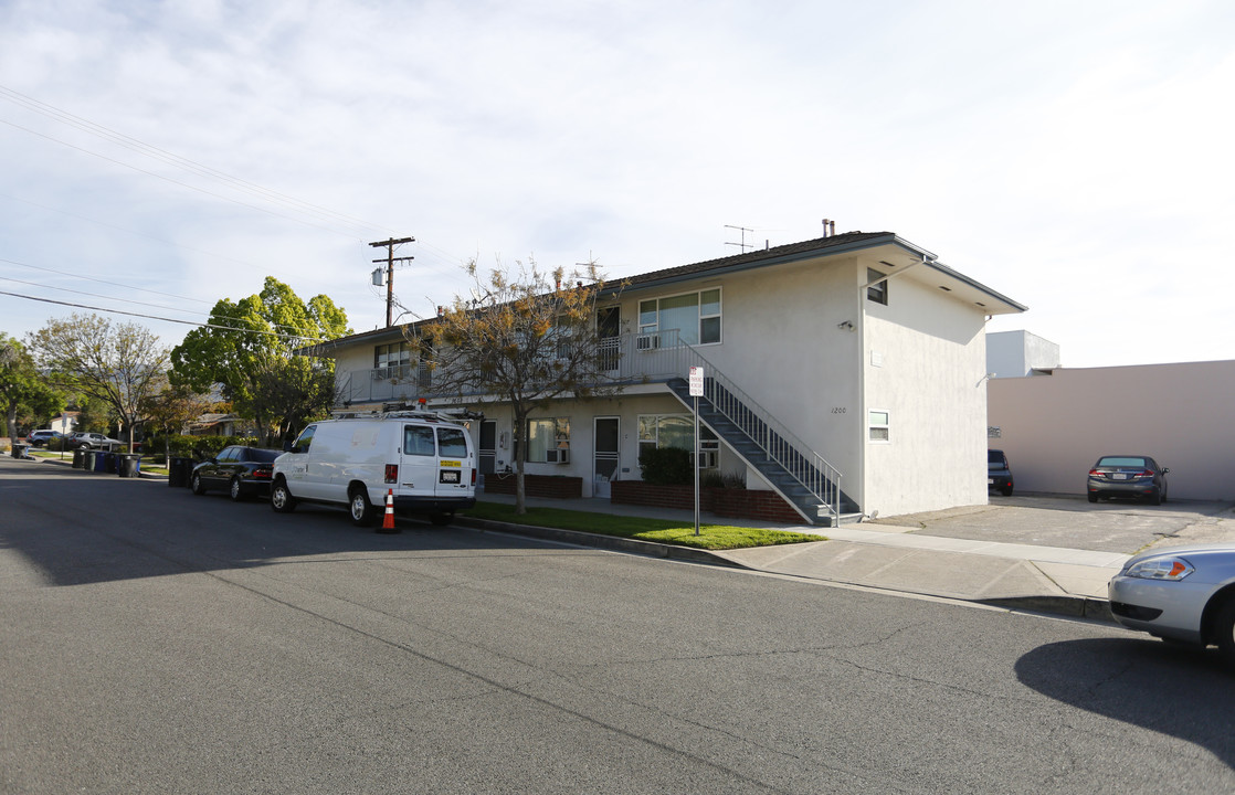 1200 Brighton St in Burbank, CA - Building Photo