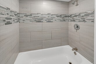 Glenmore Place Apartments in Clifton Heights, PA - Foto de edificio - Building Photo