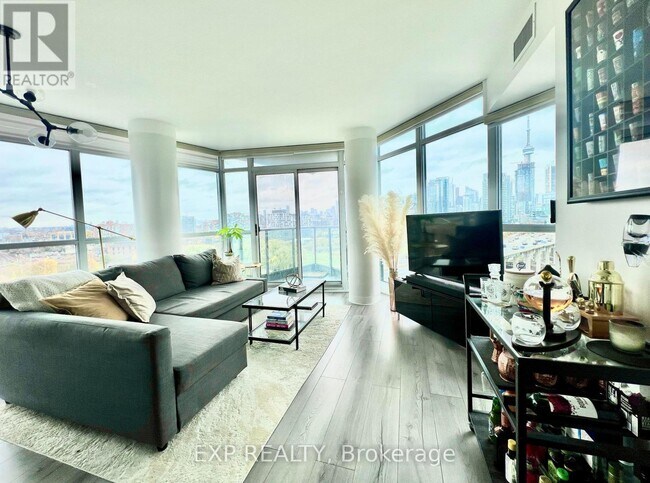 231 Fort York Blvd in Toronto, ON - Building Photo - Building Photo