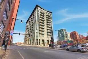 740 W Fulton St in Chicago, IL - Building Photo