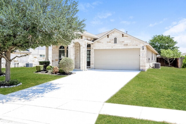 232 Creekview Way in New Braunfels, TX - Building Photo - Building Photo