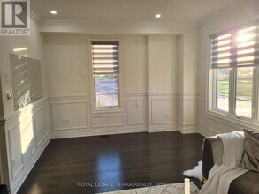 8694 Financial Dr in Brampton, ON - Building Photo - Building Photo