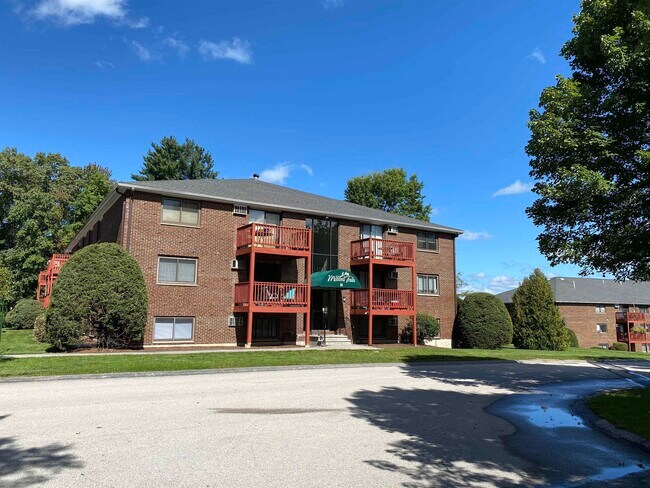 96 Powers St in Milford, NH - Building Photo - Building Photo