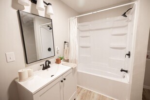 2410 Central Ave in Anderson, IN - Building Photo