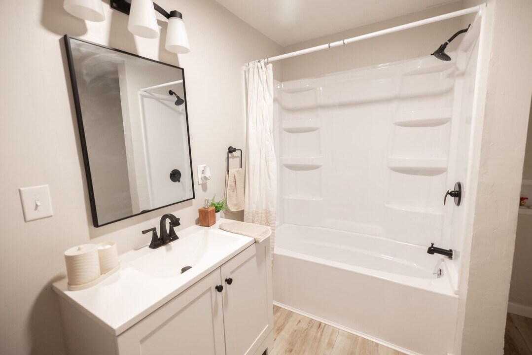 2410 Central Ave in Anderson, IN - Building Photo