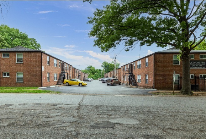 Wild Cherry Apartments in University City, MO - Building Photo