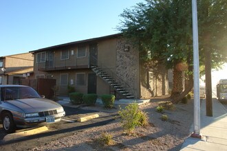 1606 Sugita Ln in Las Vegas, NV - Building Photo - Building Photo