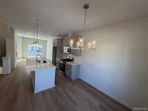 23614 Parkview Ln in Farmington Hills, MI - Building Photo - Building Photo