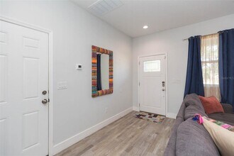 2013 E Waters Ave in Tampa, FL - Building Photo - Building Photo