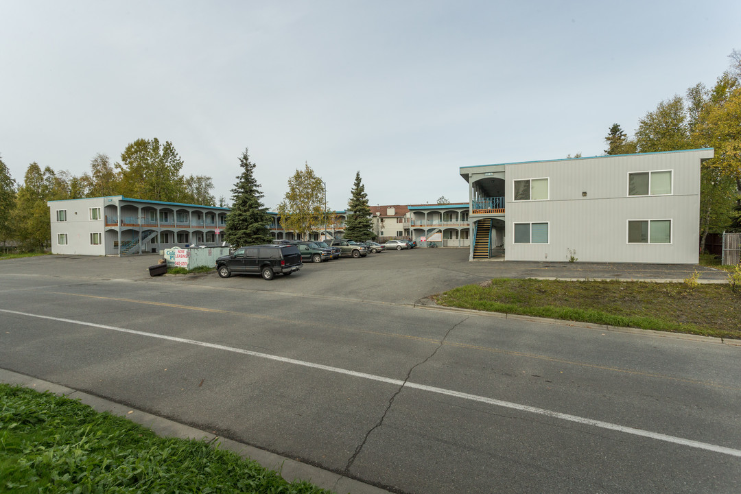 Colonial Plaza in Anchorage, AK - Building Photo