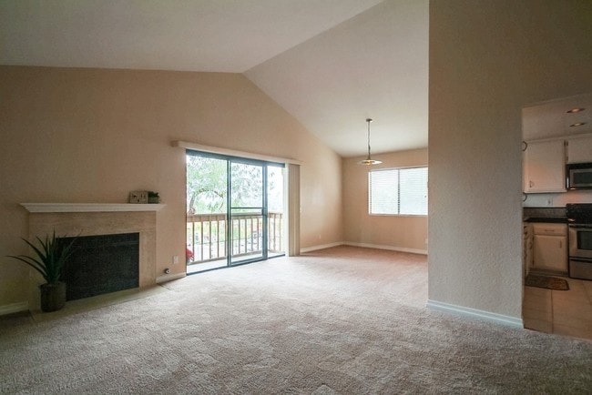 11902 Paseo Lucido, Unit 140 in San Diego, CA - Building Photo - Building Photo