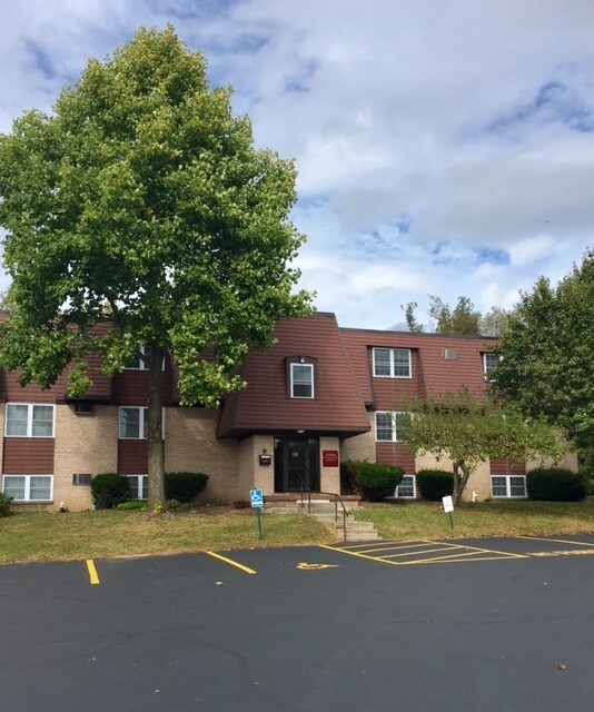 Edinboro Country Square Apartments in Edinboro, PA - Foto de edificio