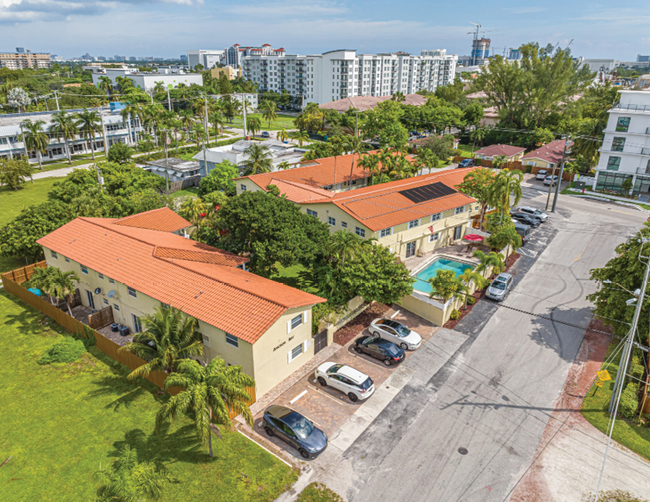 2012-2102 Miami Road in Fort Lauderdale, FL - Building Photo - Building Photo