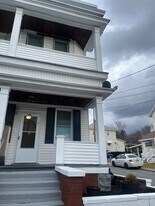 302 E Elm St in Dunmore, PA - Building Photo