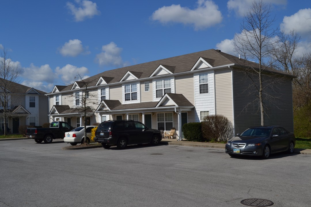 Oaks of Wichita Apartments in Nicholasville, KY - Foto de edificio