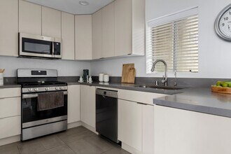 4301 Fulton Ave, Unit Apt 305 in Los Angeles, CA - Foto de edificio - Building Photo