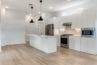 1505 N Garrett Ave in Dallas, TX - Building Photo - Building Photo