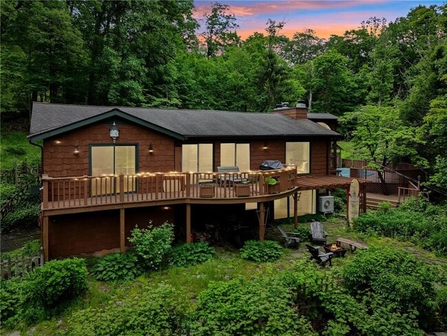 property at 8 Oak Tree Dr