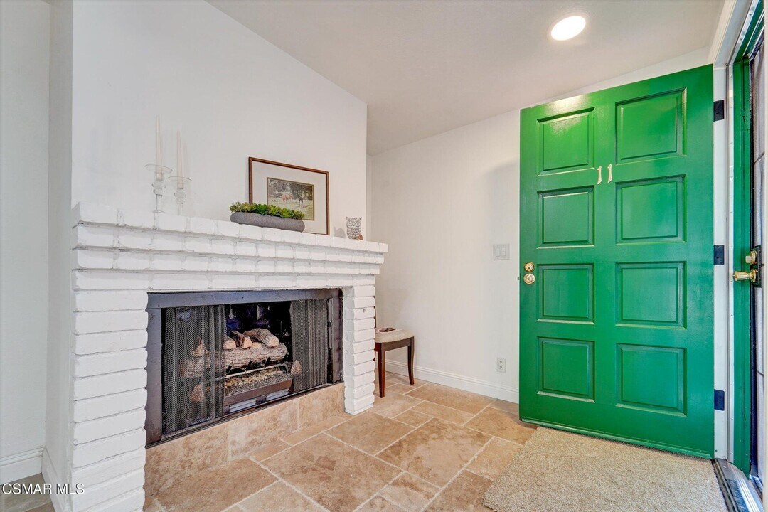 1831 Foursite Ln in Thousand Oaks, CA - Foto de edificio