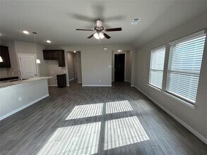 505 Reatta Dr in Justin, TX - Foto de edificio - Building Photo