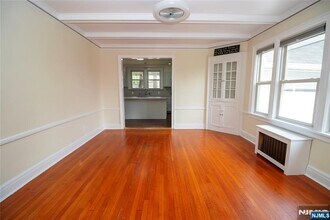 29 13th in Elmwood Park, NJ - Foto de edificio - Building Photo