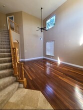 710 Gia Ct in Hollister, CA - Foto de edificio - Building Photo