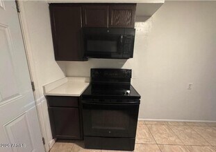 625 E Broadway Rd in Tempe, AZ - Building Photo - Building Photo