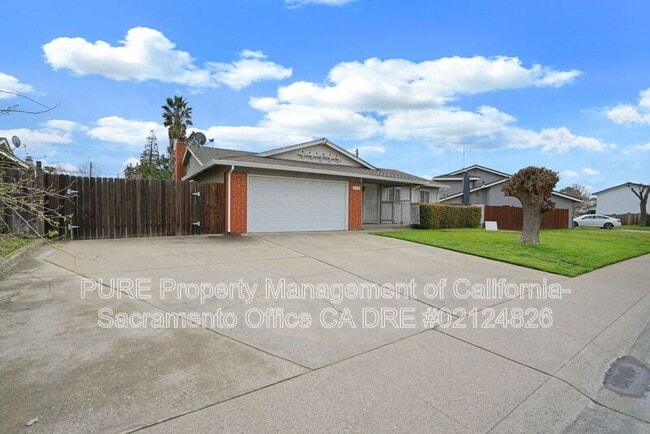 2140 W La Loma Dr in Rancho Cordova, CA - Building Photo - Building Photo