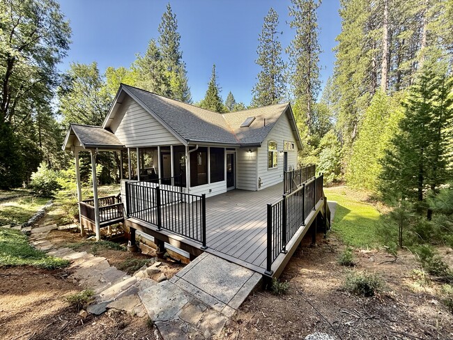11992 Willow Valley Rd in Nevada City, CA - Building Photo - Building Photo
