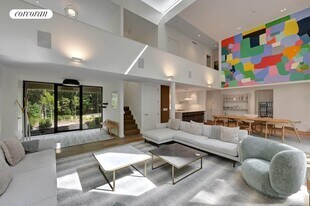 33 Hedges Banks Dr in East Hampton, NY - Building Photo