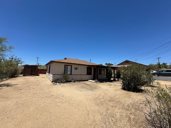 6182 El Reposo St in Joshua Tree, CA - Building Photo - Building Photo