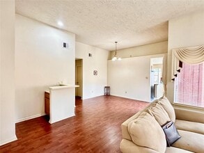 7818 Chinon Cir in Houston, TX - Building Photo - Building Photo