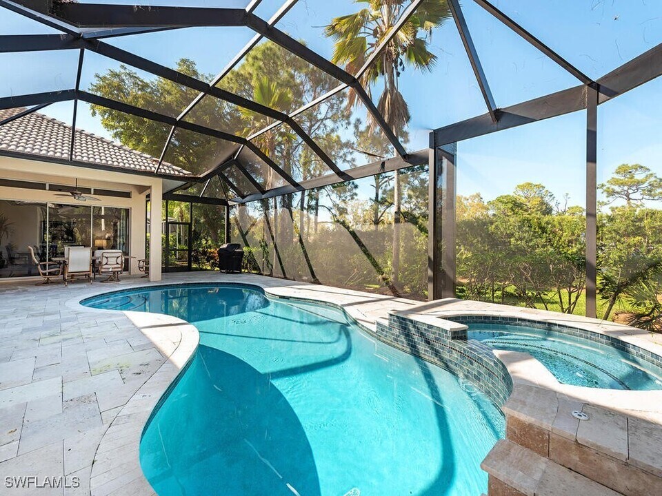 657 Soliel Dr in Naples, FL - Building Photo