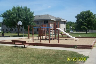 Annandale Square Apartments in Annandale, MN - Foto de edificio - Building Photo