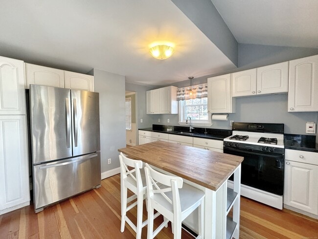 property at 84 Sunnyridge Ave
