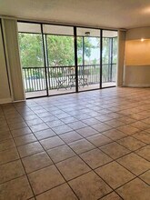 105 Lake Emerald Dr in Oakland Park, FL - Building Photo - Building Photo