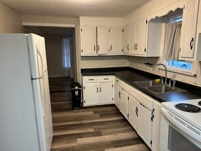 821 E Woodlawn St in Clinton, IL - Foto de edificio - Building Photo