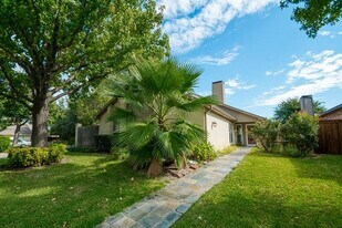 14816 Sopras Cir in Addison, TX - Building Photo