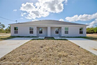 293 Lincoln Rd NE in Lake Placid, FL - Building Photo - Building Photo