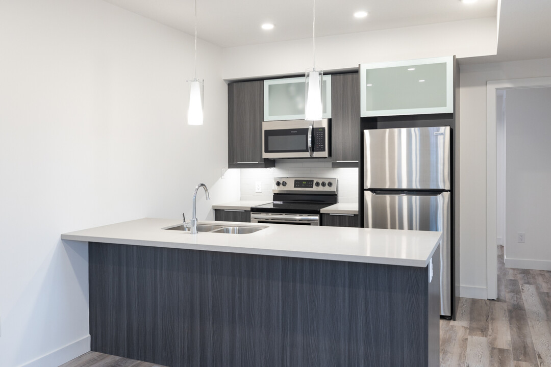 15041 94 Ave NW in Edmonton, AB - Building Photo