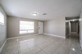 2890 NW 20th St in Fort Lauderdale, FL - Foto de edificio - Building Photo