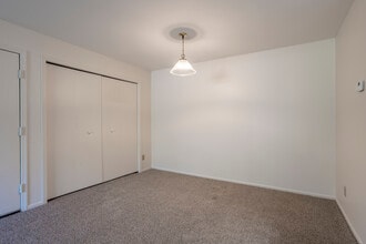 Swanson Court Apartments in Portage, IN - Foto de edificio - Interior Photo
