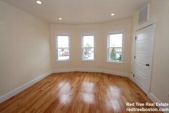 8 Roach St, Unit 1 in Boston, MA - Building Photo - Building Photo