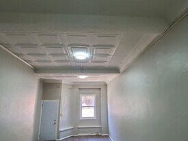 552 Larimer Ave, Unit #1 in Turtle Creek, PA - Building Photo