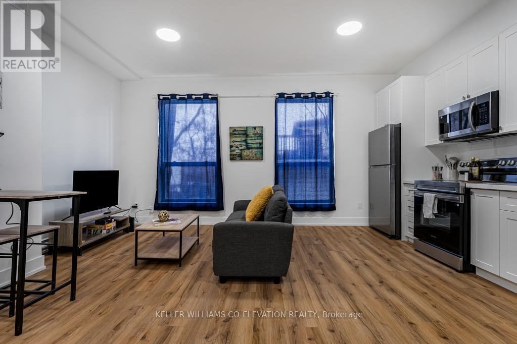 610 King St E in Hamilton, ON - Building Photo