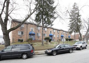 Renshaw Apartments in Chester, PA - Building Photo - Building Photo