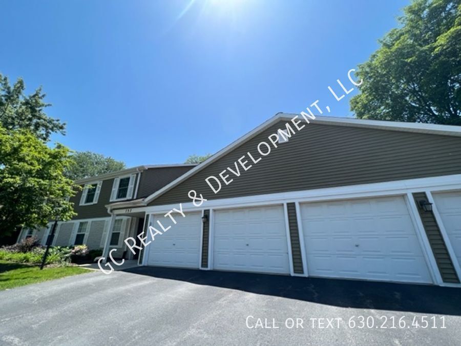 737 Candleridge Ct in Bartlett, IL - Building Photo